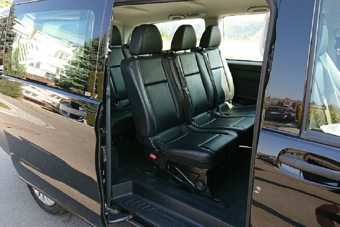 shared-arrival-transfer-prague-airport-to-hotels