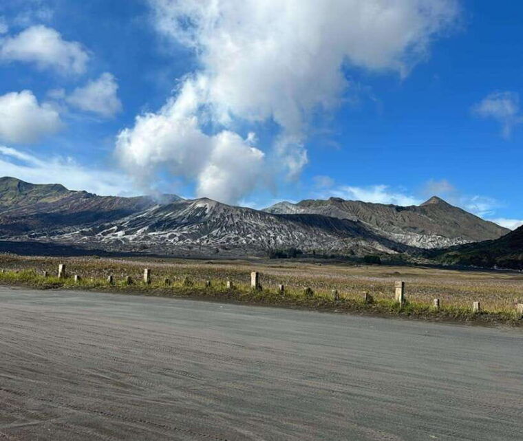 shared-bromo-jeep-tour-include-tickets-from-malang