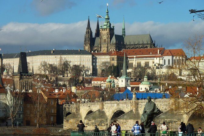 Shared Departure Transfer: Prague Hotel to Prague Airport - FAQ