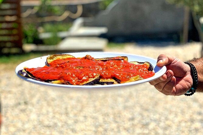 shared-group-cooking-class-at-home-of-mykonian-family-in-mikonos-2