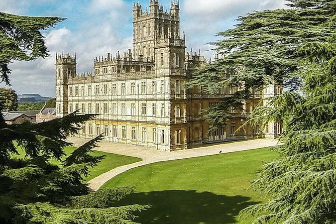 shared-group-downton-abbey-and-highclere-castle-tour-from-london