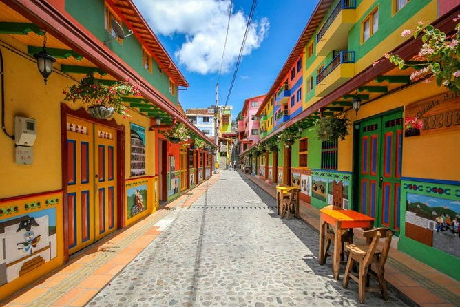 shared-guatape-and-el-penol-from-medellin