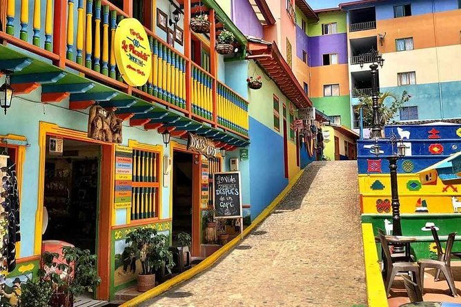 shared-guatape-and-el-penol-from-medellin