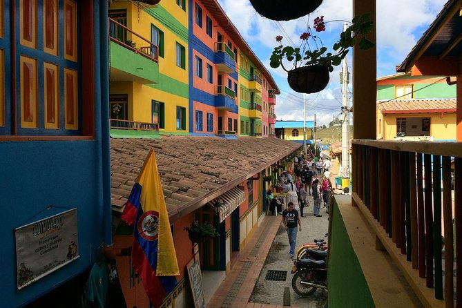shared-guatape-and-el-penol-from-medellin