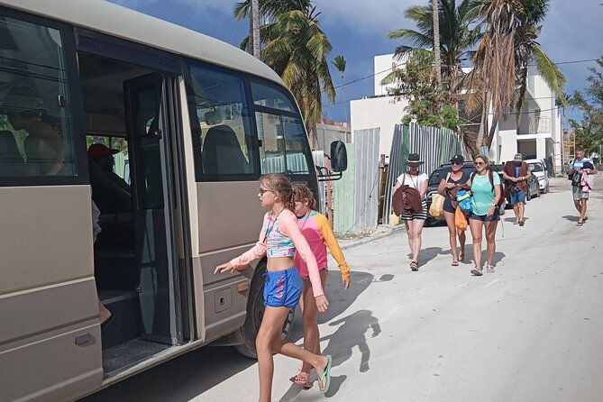 shared-party-boat-cruise-snorkel-in-wonderful-time-in-paradise