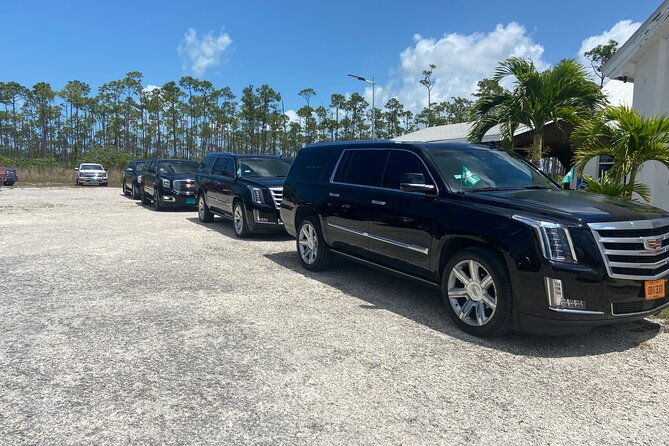 shared-round-trip-limousine-transfer-to-the-port-lucaya-market