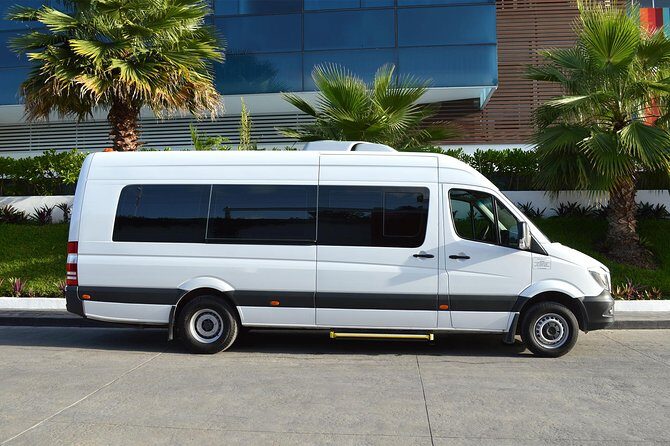 Shared Round-Trip Transfer To/From Cancun International Airport - Analyzing the Experience: What You Can Expect