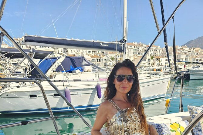 shared-sailboat-experience-feel-nature-with-dolphins