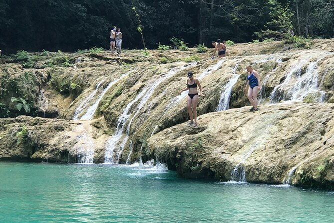 shared-shuttle-between-antigua-and-lanquin-for-semuc-champey