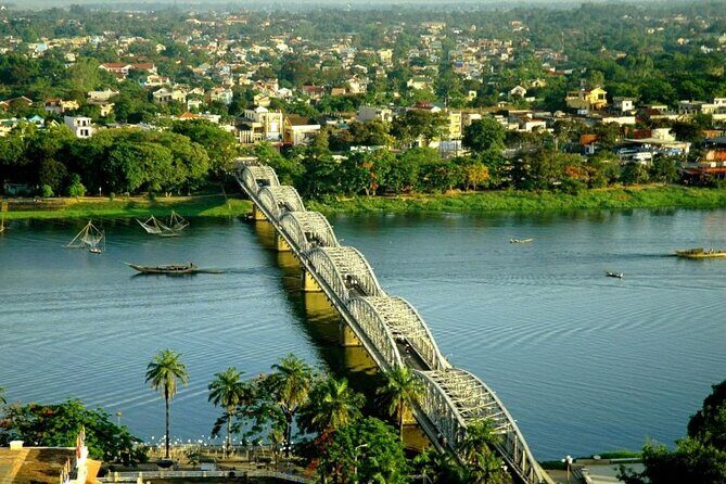 Shared Shuttle Bus between Hue and Da Nang City - Is This Transfer Right for You?