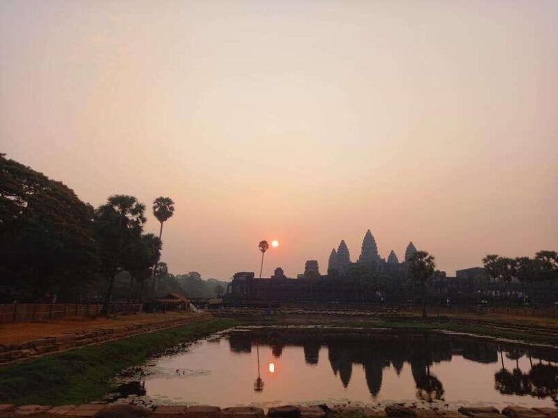 shared-tour-sunrise-at-angkor-wat-with-spanish-speaking-tour-guide