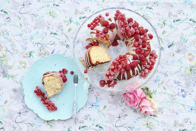 Sharing plate food tour in Berlin - The Guide and Group Atmosphere