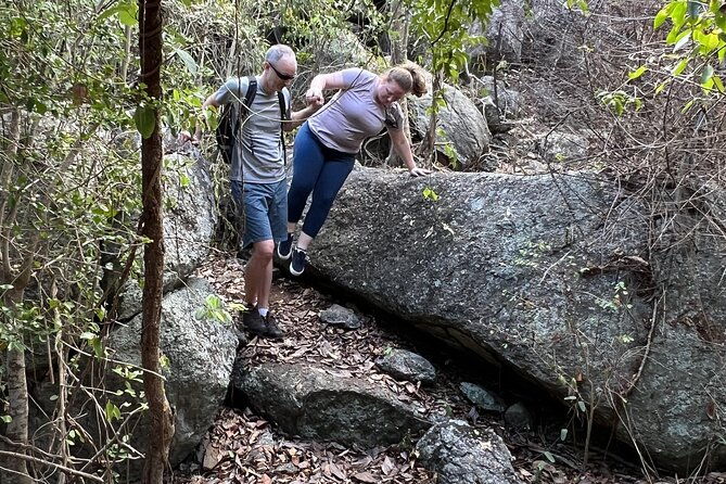 shark-bay-batcave-national-park-hiking-tour