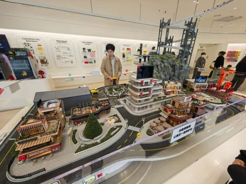 Shenzhen: Full-Day City Bike Tour for Tech & History lovers - Hands-On Experience at the Chinese Technology Product Experience Center