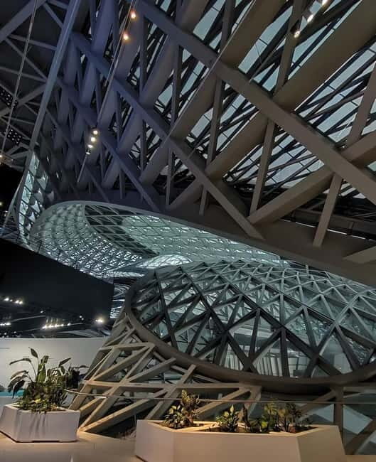 Shenzhen: Shopping Guru, Urban Discovery & Landmarks Tour - Bargain and Shop Like a Local in Luohu Commercial City