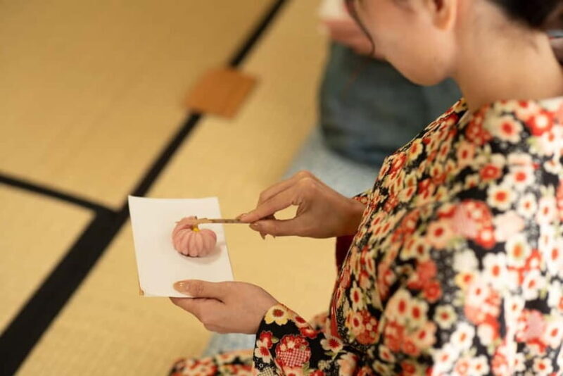 Sheraton Miyako Hotel Osaka: Tea Ceremony with Kimono Rental - Key Points