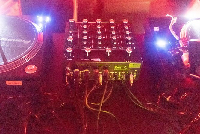 shibuya-house-disco-techno-dj-bars-experience