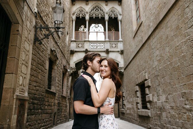 shine-in-the-streets-of-barcelona-with-professional-photographer