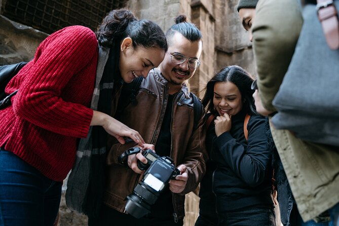 shine-in-the-streets-of-barcelona-with-professional-photographer