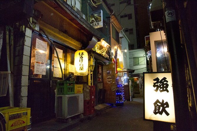 shinjuku-golden-gai-and-kabuki-cho-bar-hopping-with-master-guide