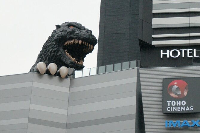 shinjuku-kabukichou-local-areas-exploring-tour-in-bar-or-hot-bath