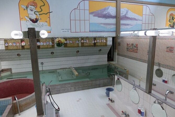 shinjuku-kabukichou-local-areas-exploring-tour-in-bar-or-hot-bath