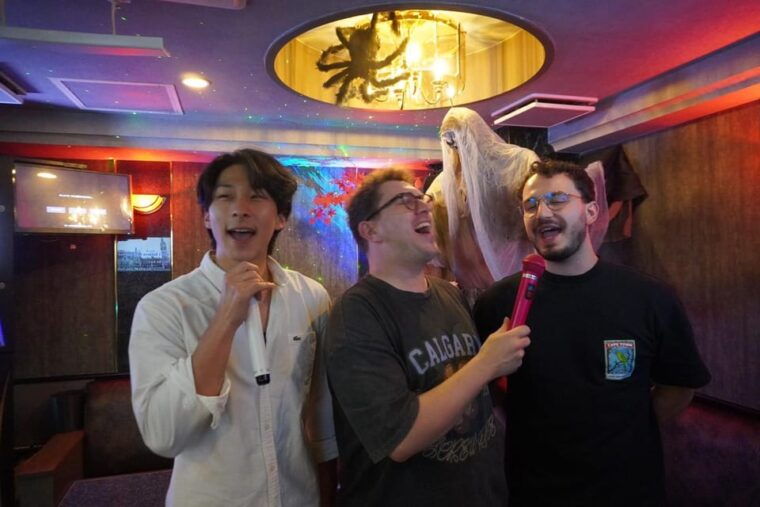 shinjuku-nightlife-tour-with-izakaya-karaoke-bar-and-ramen