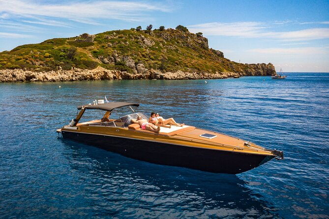 shipwreck-and-blue-caves-yacht-tour