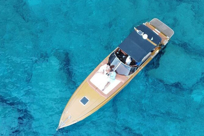 shipwreck-and-blue-caves-yacht-tour