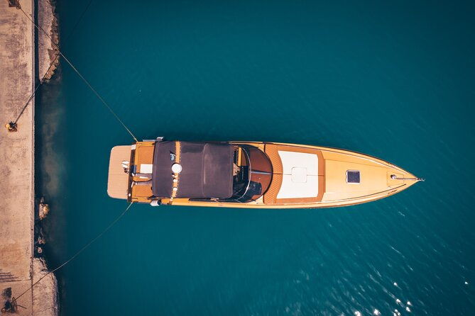 shipwreck-and-blue-caves-yacht-tour