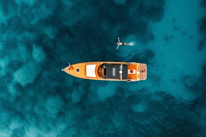 shipwreck-and-blue-caves-yacht-tour