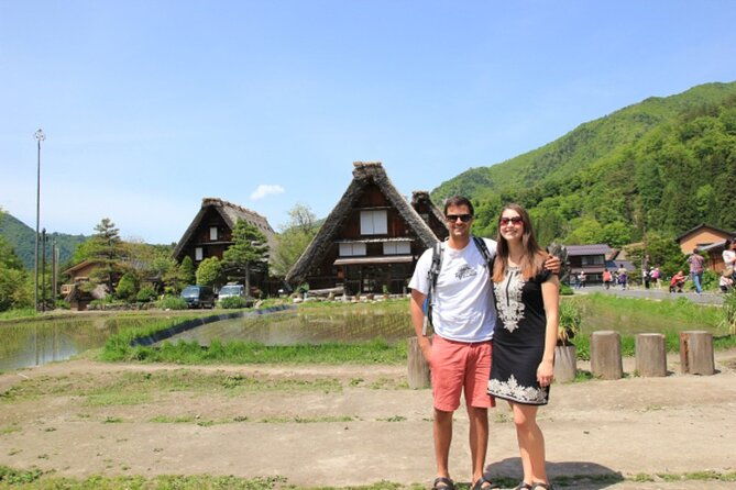 shirakawago-day-trip-government-licensed-guide-vehicle-from-takayama