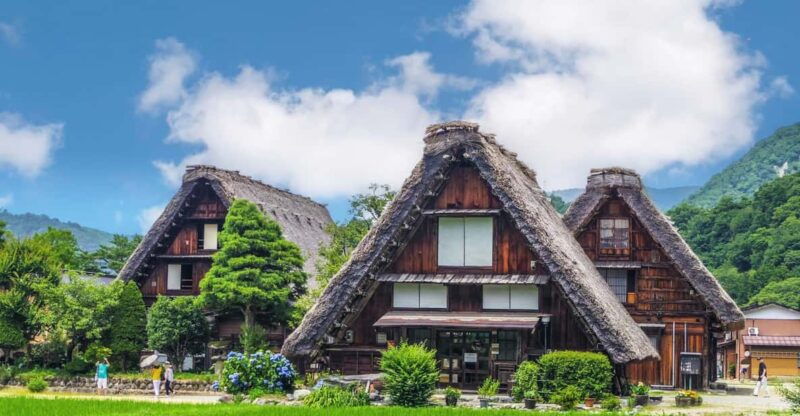shirakawagohidatakayamagujohachiman-1-day-tour-from-nagoya
