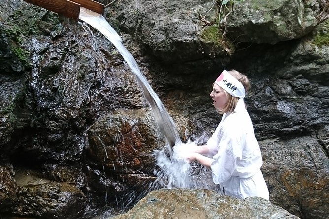 shirataki-takigyo-waterfall-meditation-experience-in-toba