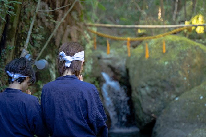 shirataki-takigyo-waterfall-meditation-experience-in-toba
