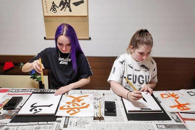 shodo-experience-calligraphy-at-tokyo-maikoya