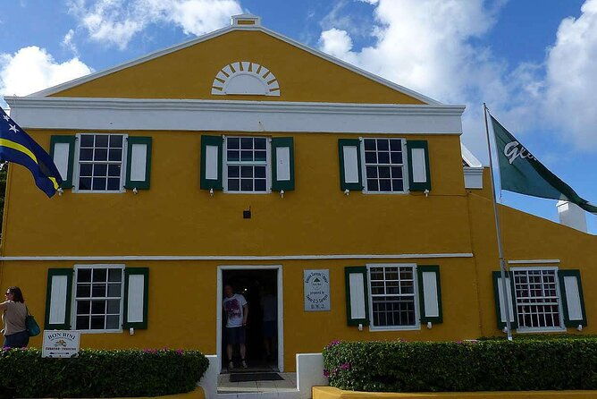shop-and-beach-guided-tour-in-curacao-city