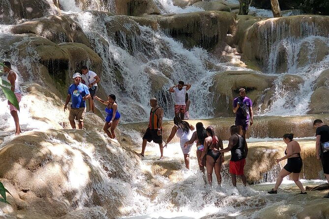 shopping-and-dunns-river-falls-from-montego-bay-to-ochi-rios