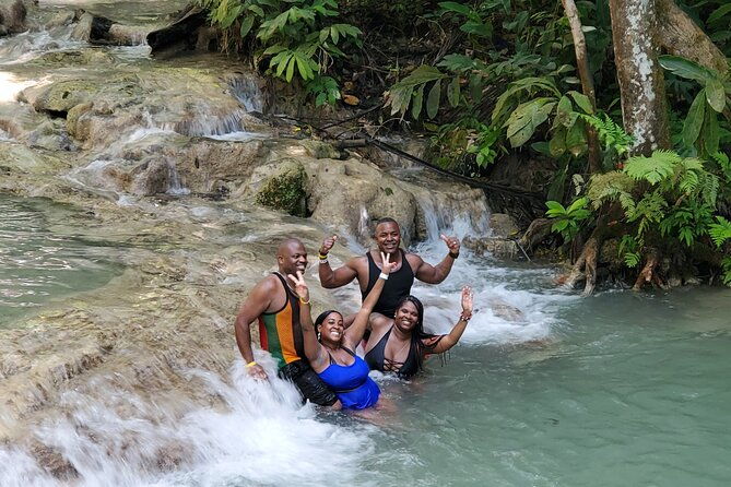 shopping-and-dunns-river-falls-from-montego-bay-to-ochi-rios