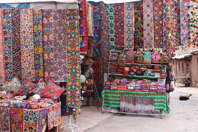 shopping-experience-in-cusco-alpaca-inca-textiles