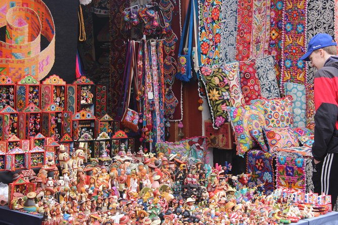 shopping-experience-in-cusco-alpaca-inca-textiles