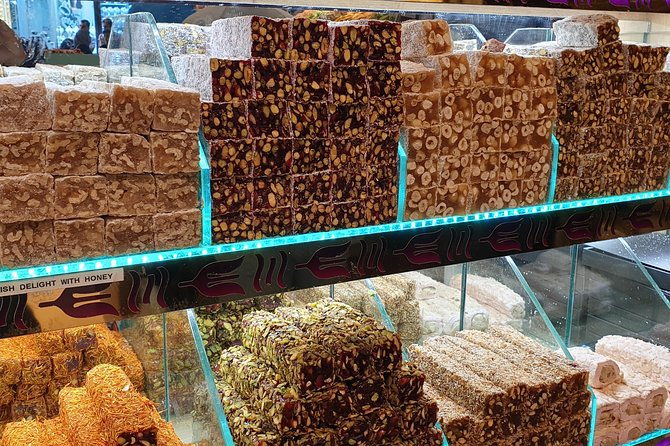 shopping-therapy-in-old-bazaars