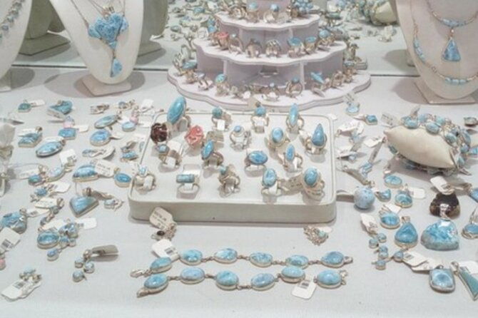 shopping-tour-in-don-lucas-cigar-factory-rum-tasting-cocoa-factory-souvenirs