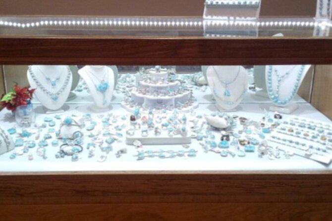 shopping-tour-in-don-lucas-cigar-factory-rum-tasting-cocoa-factory-souvenirs