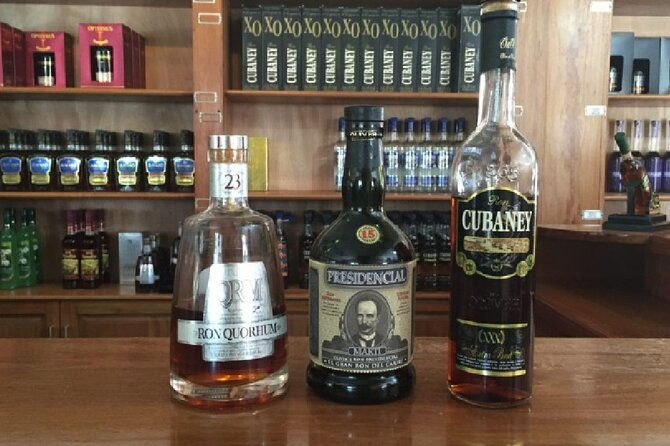 shopping-tour-in-don-lucas-cigar-factory-rum-tasting-cocoa-factory-souvenirs