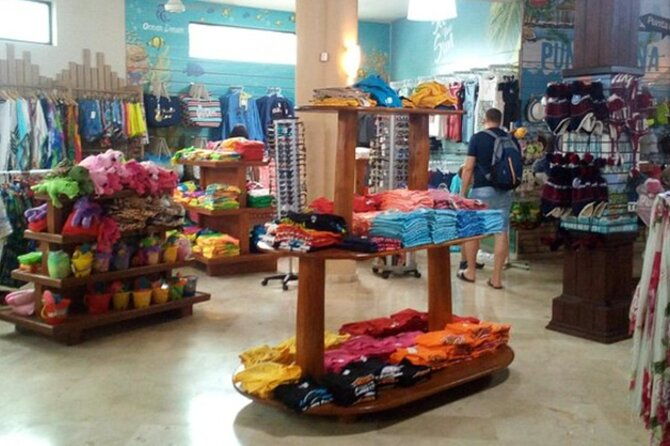 shopping-tour-in-don-lucas-cigar-factory-rum-tasting-cocoa-factory-souvenirs