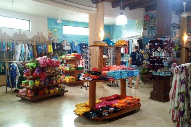 shopping-tour-punta-cana-with-private-transportation