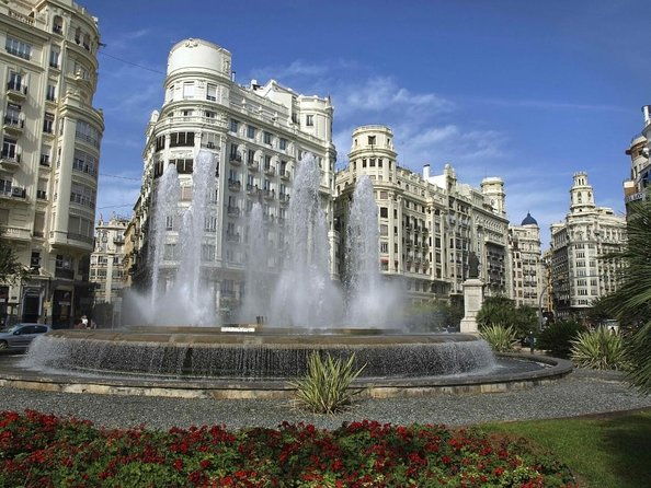 shore-excursion-city-tour-with-tapas-in-11th-century-monument