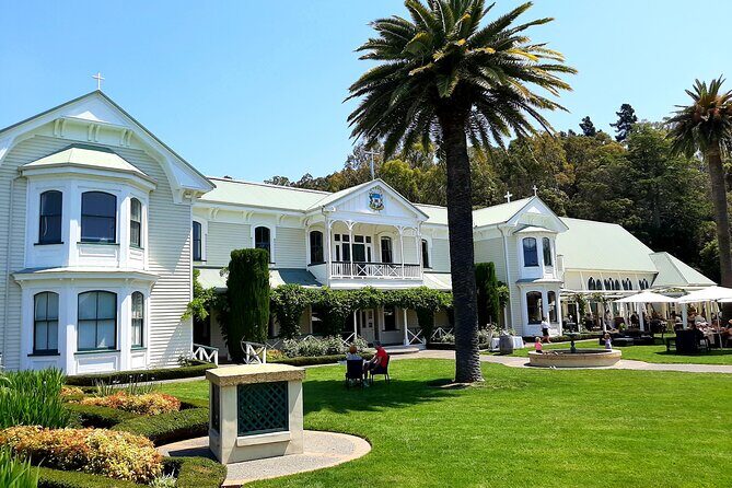 Shore Excursion: Small group Napier, Art Deco & Wineries tour - Transportation & Group Size