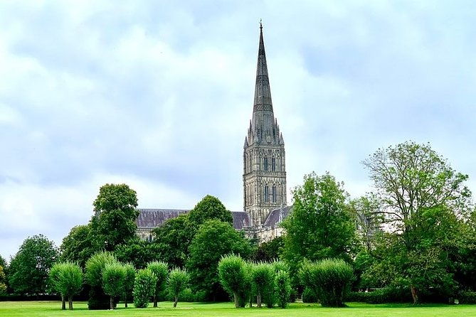 shore-excursion-stonehenge-salisbury-cathedral-magna-carta